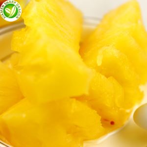 Shirin konservalangan ananas bo'laklari